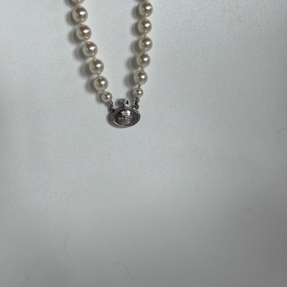 *SOLD* AUTH Vivienne Westwood One Row Pearl Choker - Picture 4 of 6